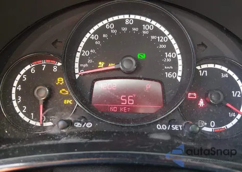 2014 Volkswagen Beetle 2.5L Entry z USA, uszkodzony, nr VIN 3VWFP7AT7EM611216